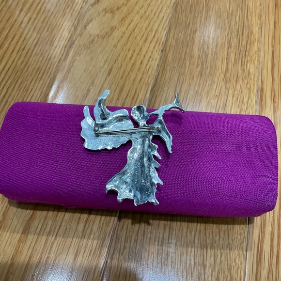 Maurice Milleur Fine Pewter Angel Blowing Trumpet Pin - Picture 5 of 5